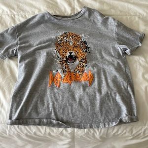 I’m selling a def leapord shirt worn a few times